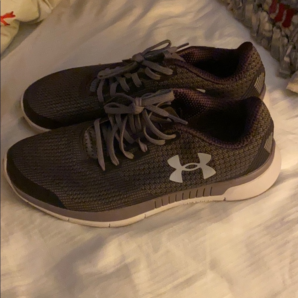 Women’s running sneakers